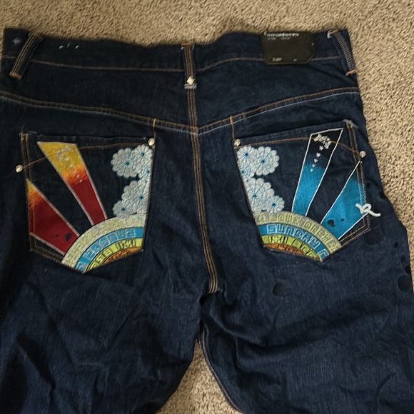I’m selling the jeans becuase they do not fit there in perfect condition - Picture 2 of 5